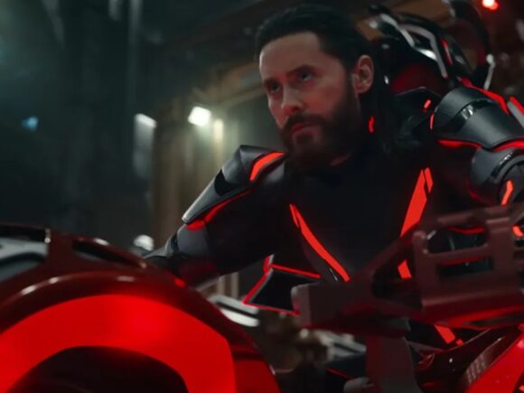 Tron: Ares Domina a Comic-Con: Novas Cenas de Lightcycles e Ação Eletrizante Reveladas!