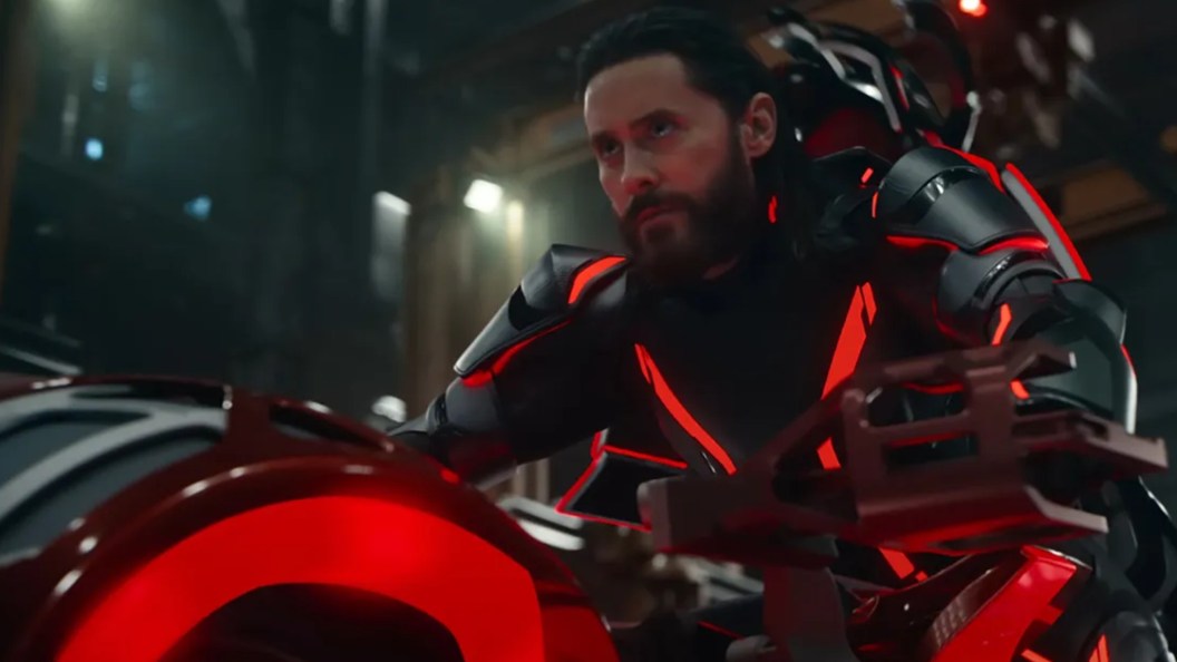 Tron: Ares Domina a Comic-Con: Novas Cenas de Lightcycles e Ação Eletrizante Reveladas!