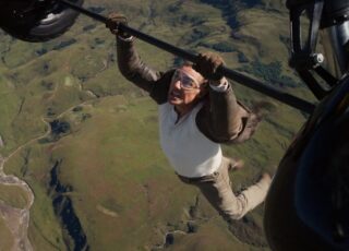 Tom Cruise Leva Missão: Impossível ao Extremo: Dublês Forçaram Parada em Manobra de Paraquedas Incen