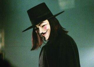 V de Vingança na Netflix: O Filme de HQ Mais Sombrio e Impactante dos Anos 2000 Retorna ao Streaming