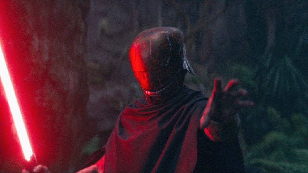 Star Wars: The Acolyte – Manny Jacinto Revela Cena Brutal de Qimir Cortada e o Futuro da Série