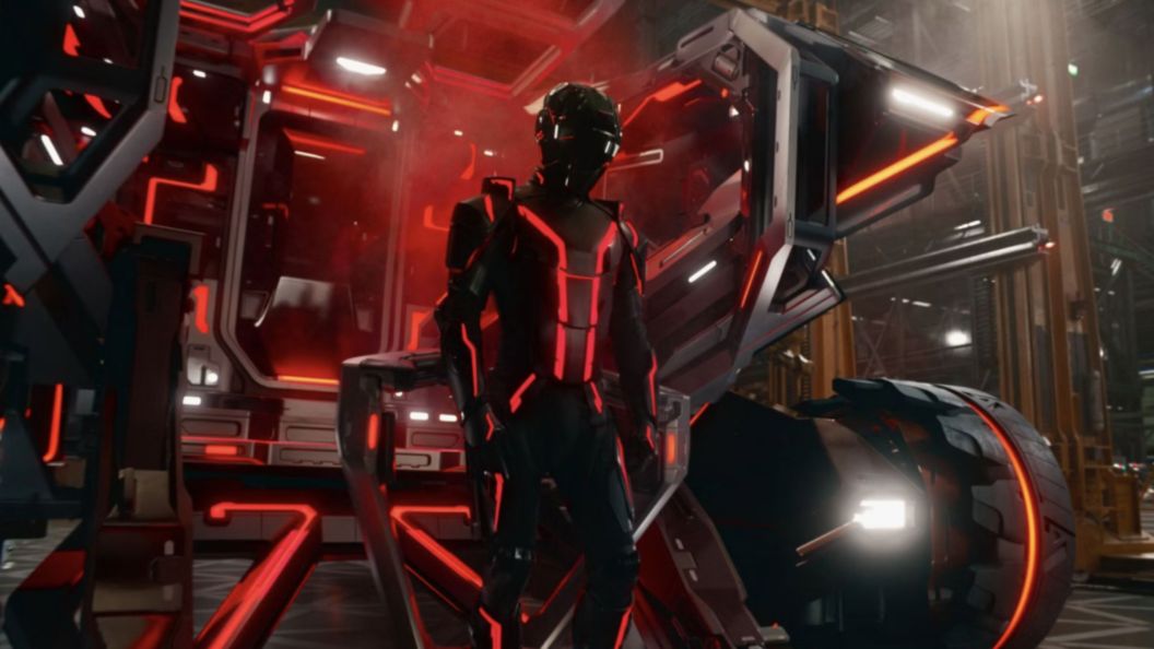 Tron: Ares Revela Evan Peters como o Verdadeiro Antagonista Principal e Sua Conexão com o MCU