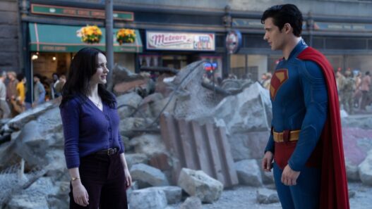 Sequência de Superman de James Gunn: Por Que o Sucesso Não Garante um Anúncio Imediato no DCU?