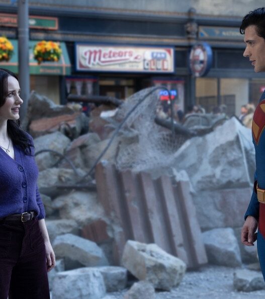 Sequência de Superman de James Gunn: Por Que o Sucesso Não Garante um Anúncio Imediato no DCU?