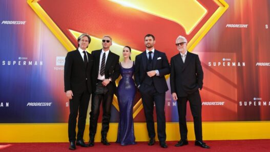 Superman: Salário Milionário de James Gunn Revelado e Sucesso de Bilheteria do Novo DCU