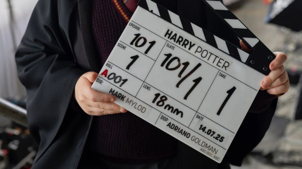 Primeiras Imagens da **Série Harry Potter** Revelam o Visual dos Detestados Dursleys!