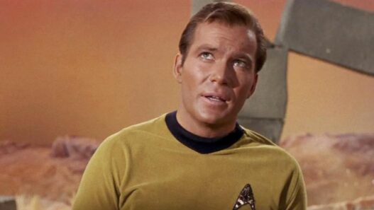 Star Trek: Nova **Série Capitão Kirk**? Produtores de Strange New Worlds Indicam Futuro Promissor