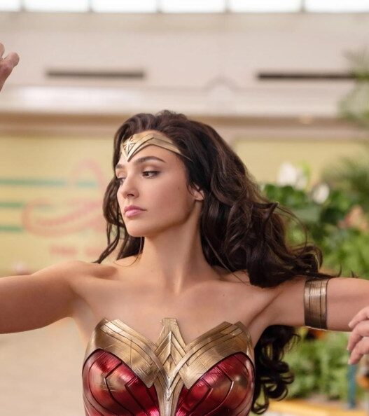 Mulher-Maravilha no DCU: Rumores de Elenco Apontam para Estratégia Surpreendente e Adria Arjona