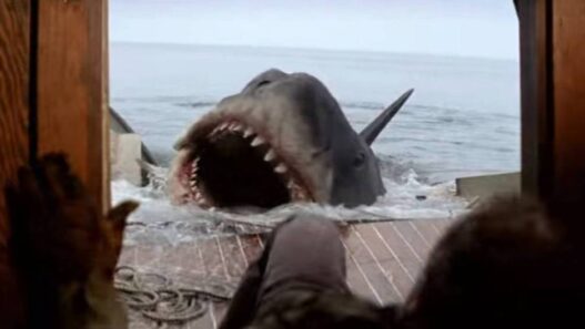 Tubarão: A Genialidade de Steven Spielberg no Final Explosivo que Definiu um Gênero