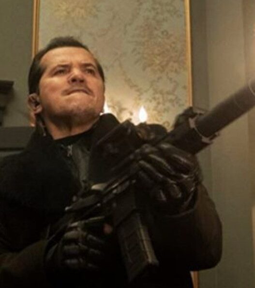Noite Violenta Desembarca no Peacock: O Caos Natalino Inesperado com David Harbour