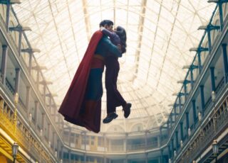 **Rachel Brosnahan como Lois Lane**: A Atriz Pronta para uma Jornada Longa no DCU de James Gunn