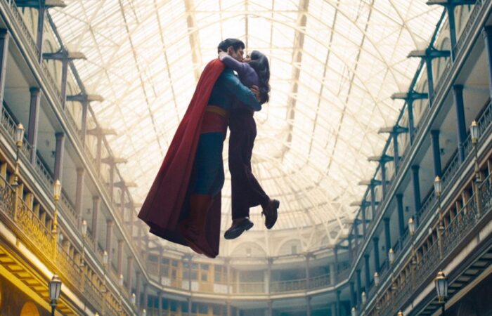 **Rachel Brosnahan como Lois Lane**: A Atriz Pronta para uma Jornada Longa no DCU de James Gunn