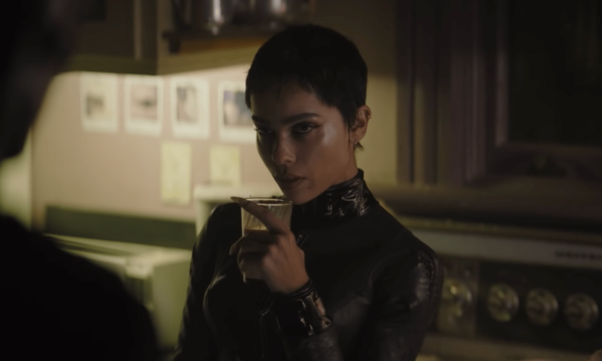 Zoe Kravitz em Caught Stealing: Longe de Catwoman, uma Nova Persona