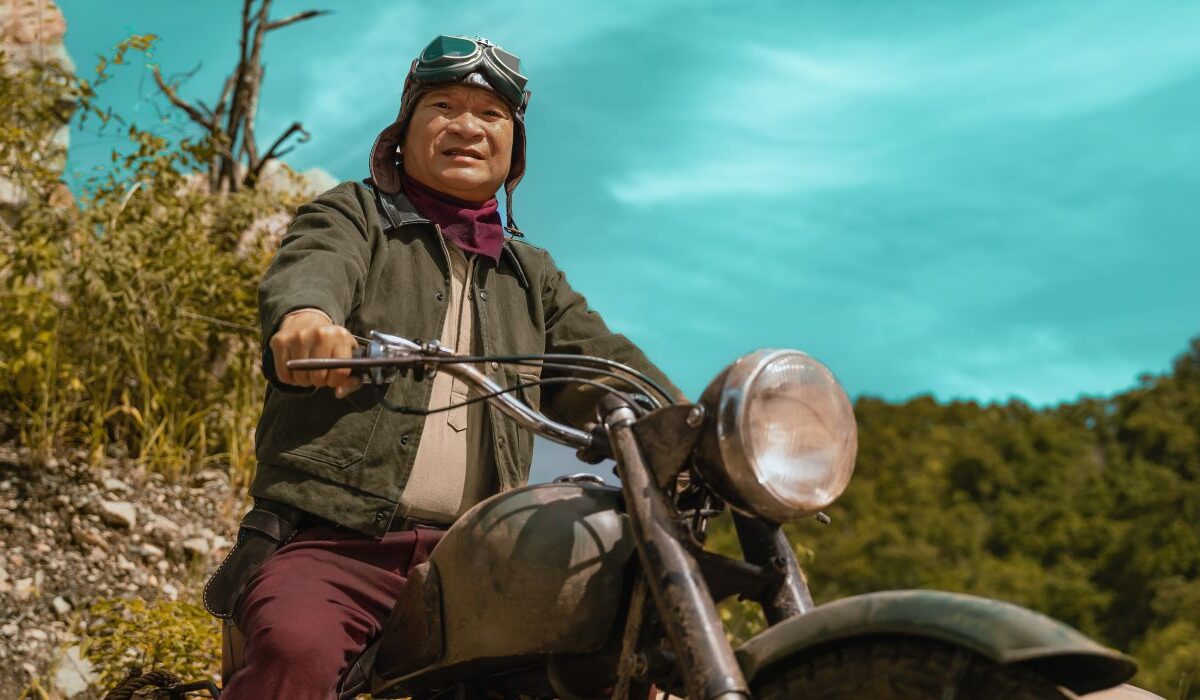 Comédia de ação explosiva na Netflix: um filme que você precisa assistir