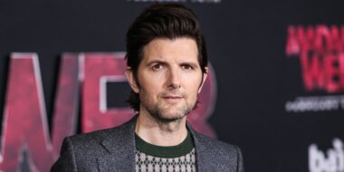 Adam Scott quase desistiu da atuação após perder papel em Six Feet Under