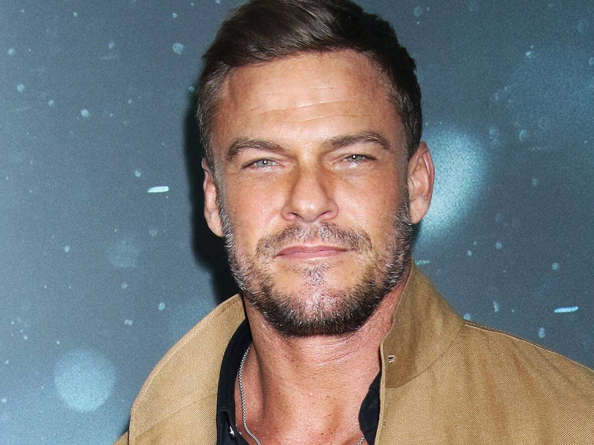 Alan Ritchson: Reação Inesperada aos Rumores de Batman