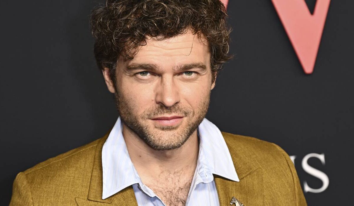 Spielberg Vence Estreias: 'Tubarão' de Volta ao Topo das Bilheterias