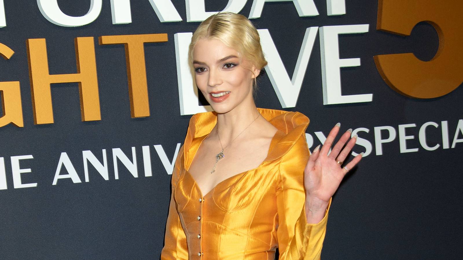 Anya Taylor-Joy e Chris Evans em nova aventura de ação