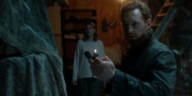 Crítica: Whisper of the Witch - Dublagem Ruim Estraga Terror Intrigante