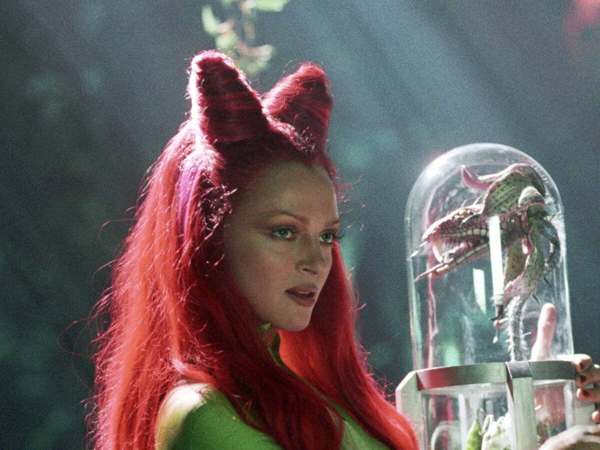 Nova estátua da Poison Ivy: vilã icônica do Batman ganha versão colecionável