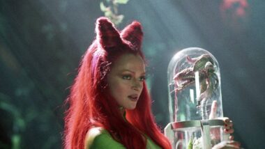 Nova estátua da Poison Ivy: vilã icônica do Batman ganha versão colecionável