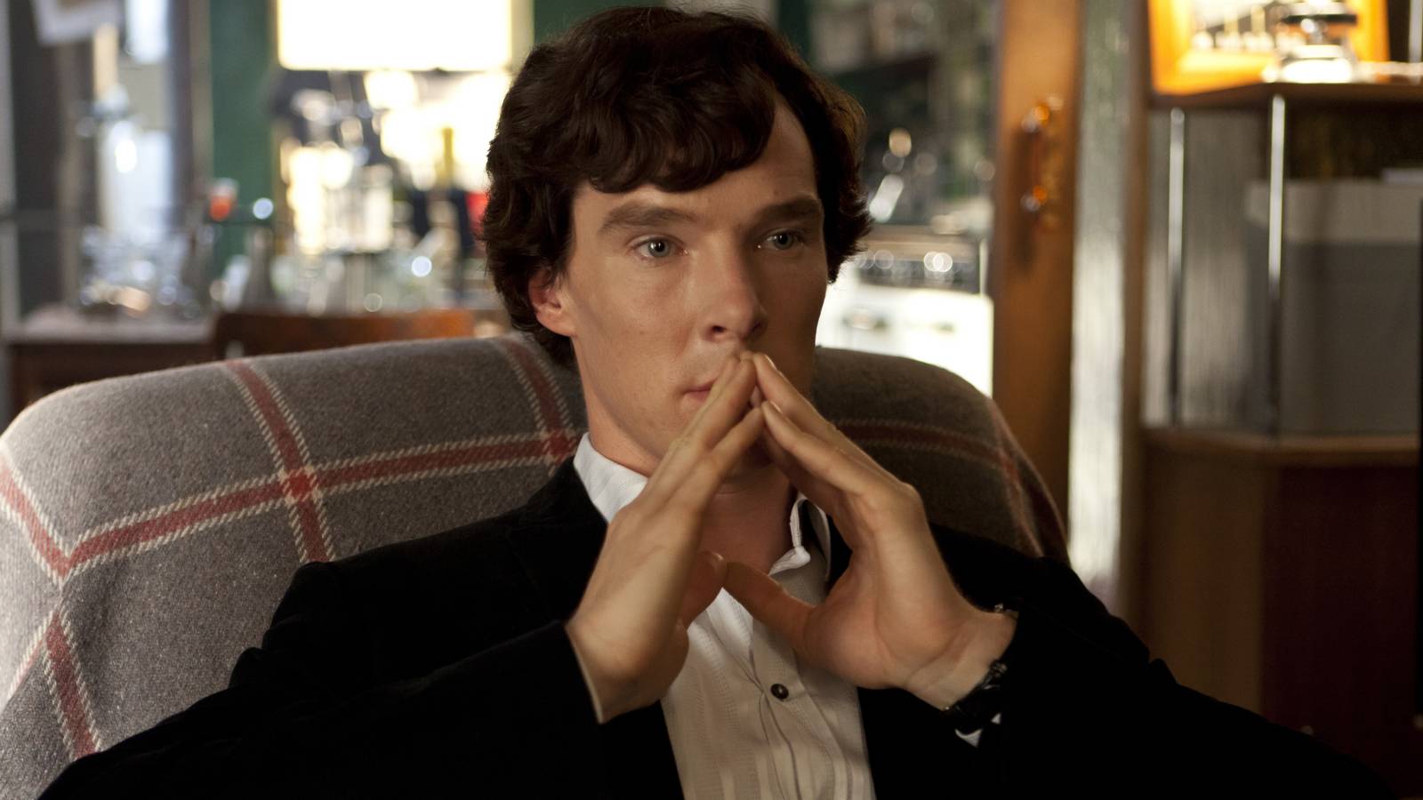 Benedict Cumberbatch explica mania de rosas em Sherlock