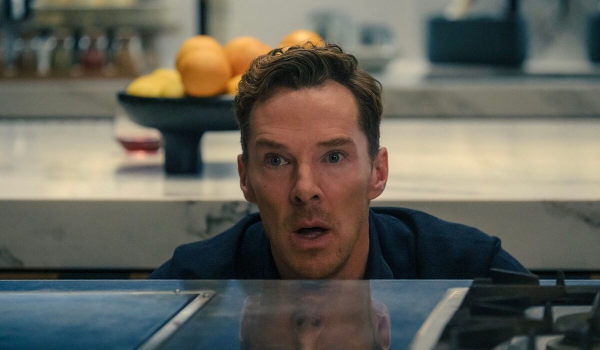 Cumberbatch e Colman em nova comédia sombria: sucesso ou fracasso?