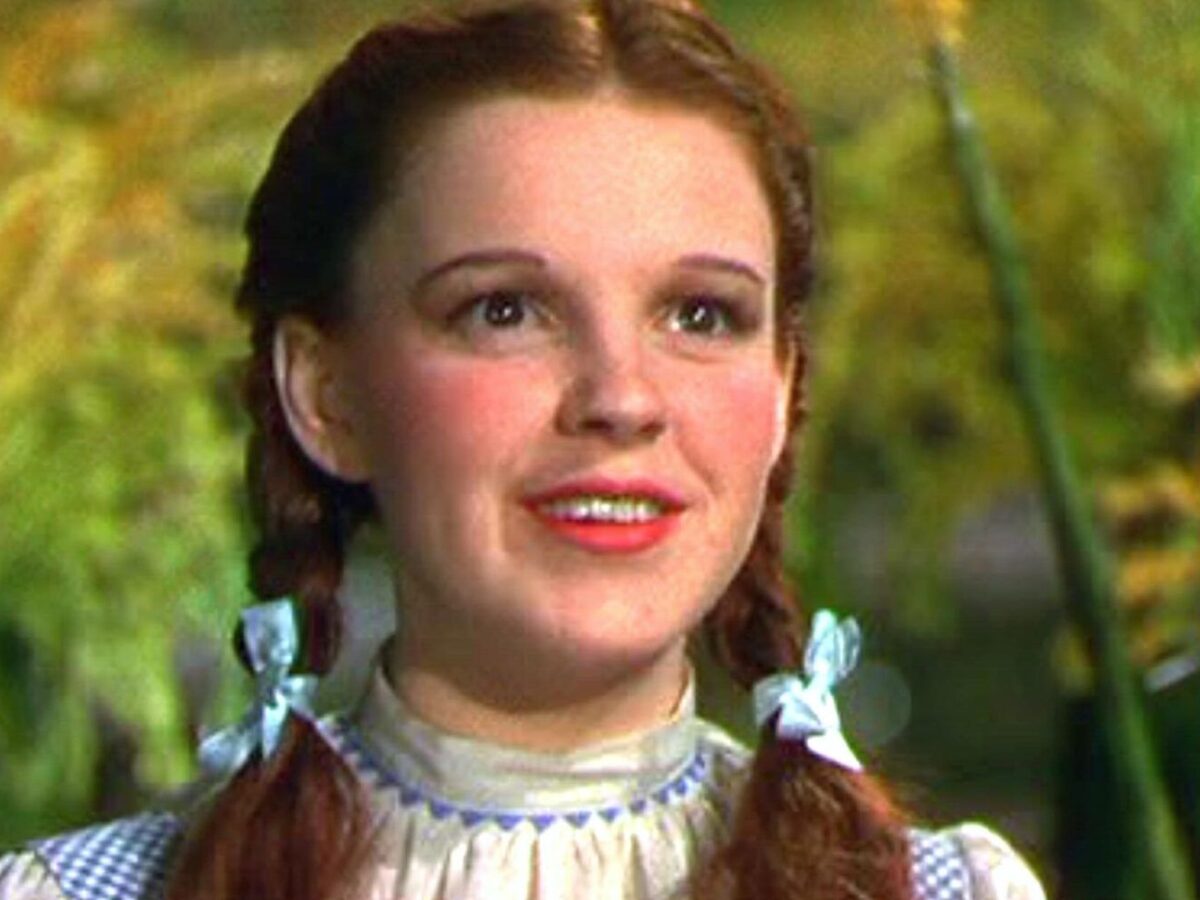 Oz: Terror no Mundo de Oz - Imagens e Data de Lançamento