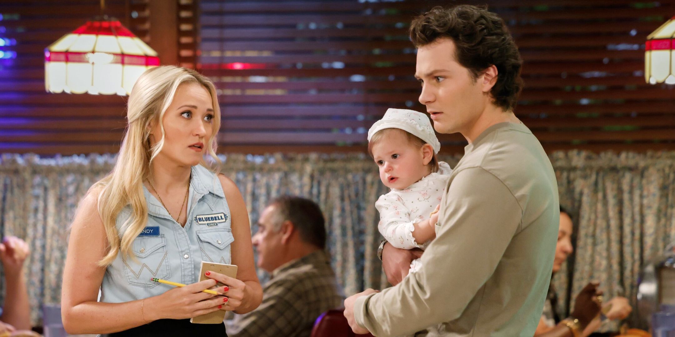 Young Sheldon: 14 personagens do casamento de Georgie e Mandy