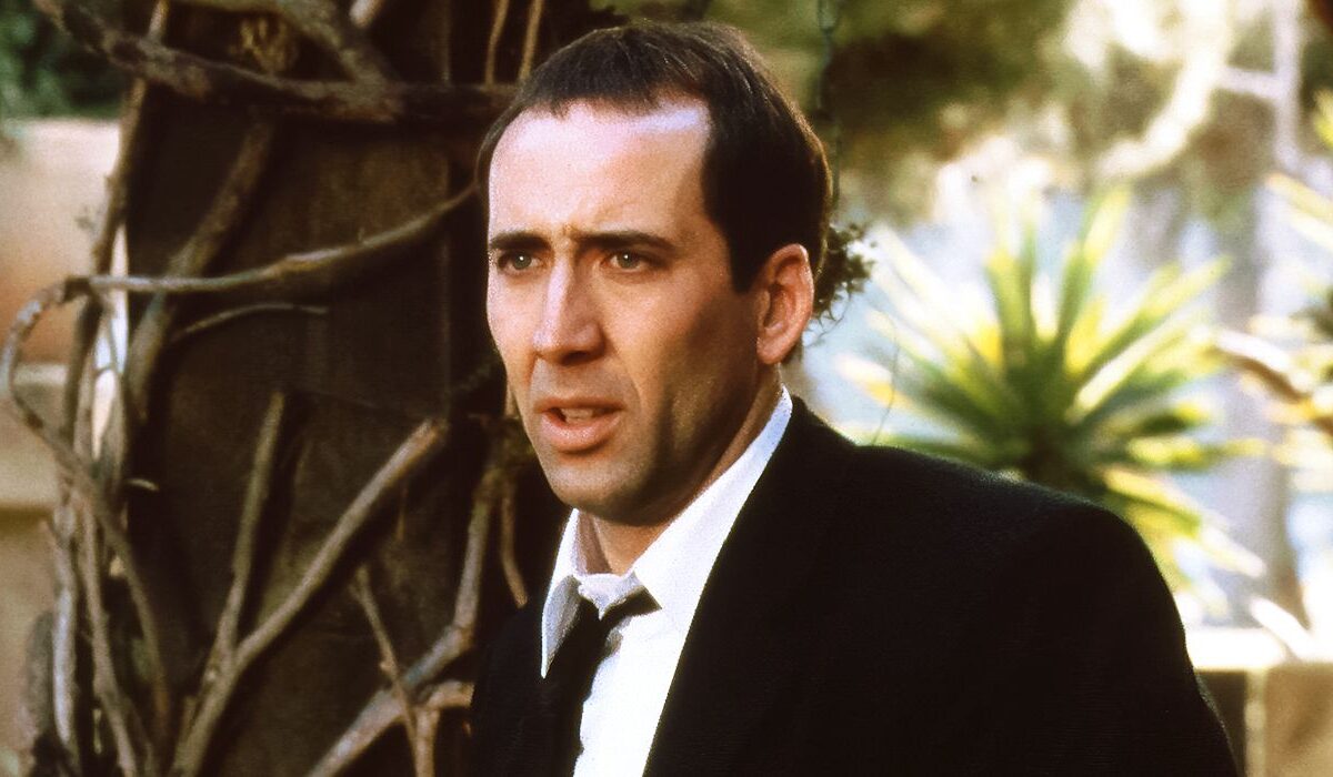 O filme de ação mais insano de Nicolas Cage nos anos 90 chega ao streaming