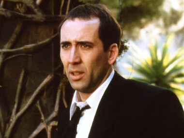 O filme de ação mais insano de Nicolas Cage nos anos 90 chega ao streaming