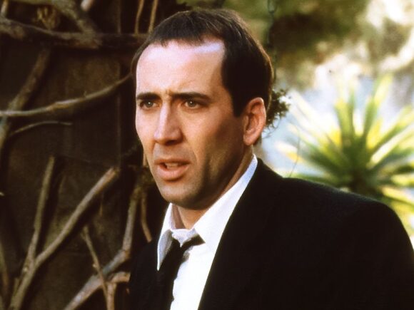 O filme de ação mais insano de Nicolas Cage nos anos 90 chega ao streaming