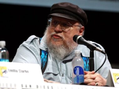 Controvérsia com **George R.R. Martin**: Fã Pergunta Incômoda na WorldCon e Gera Indignação