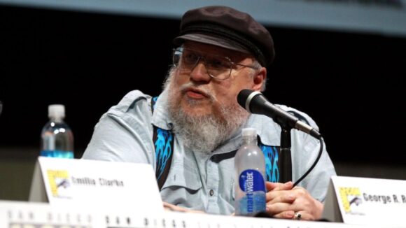 Controvérsia com **George R.R. Martin**: Fã Pergunta Incômoda na WorldCon e Gera Indignação