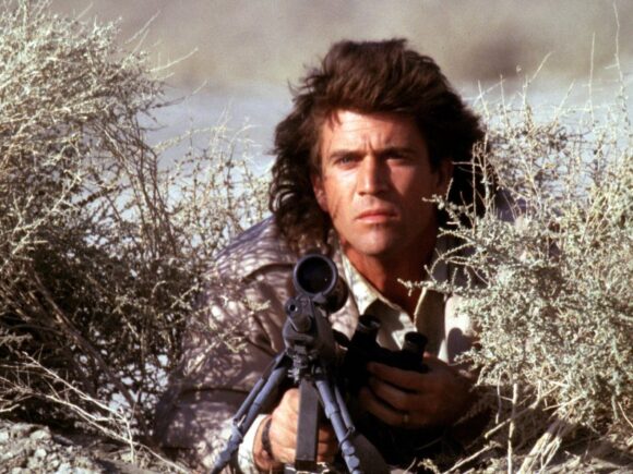 Máquina Mortífera: A Saga Clássica dos Anos 80 Agora Gratuita no Tubi