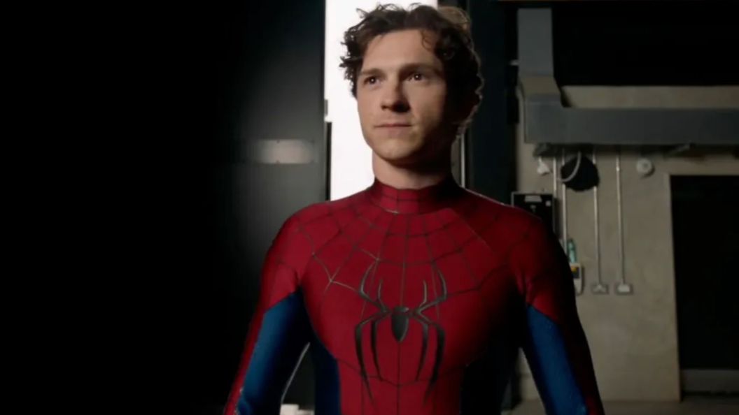 Tom Holland Surge em Novas Fotos de Spider-Man: Brand New Day, Revelando Pista Chave e Levantando Mi