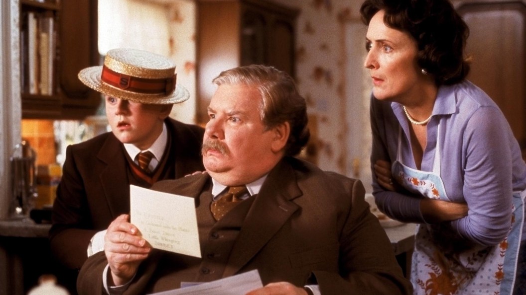 A Polêmica Mudança dos Dursleys no Remake de Harry Potter é Secretamente Genial para a Série da HBO