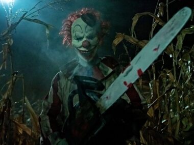 Um dos Horrores R Mais Sangrentos do Ano, "Clown in a Cornfield", Chega Finalmente ao Streaming