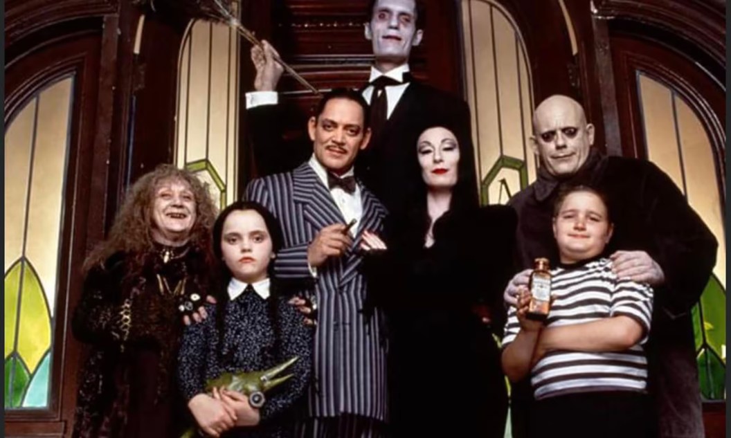 Maratona Macabra: Como Assistir aos Filmes da Família Addams de Graça para Acompanhar Wednesday na N