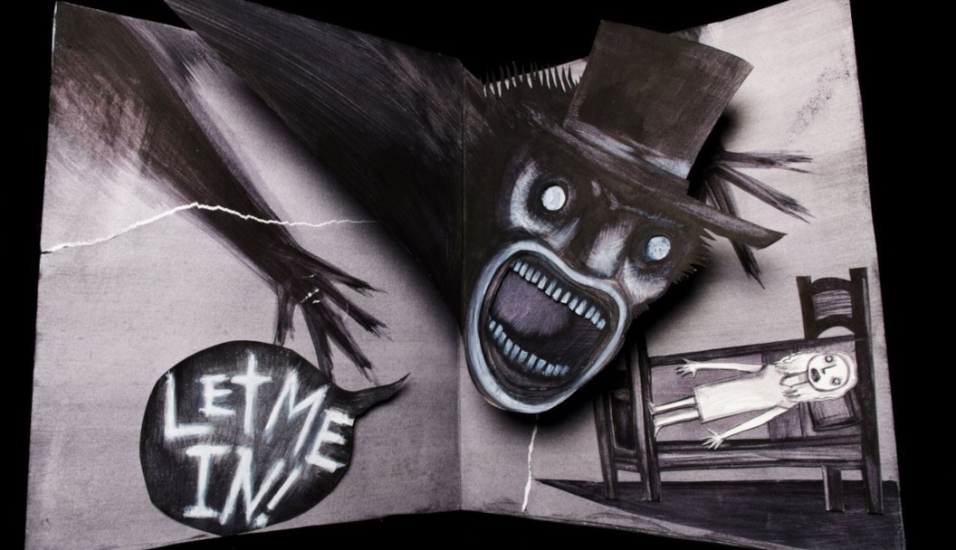 **The Babadook** Volta ao Streaming: Por Que Este Filme de Horror Psicológico dos Anos 2010 Ainda Ap