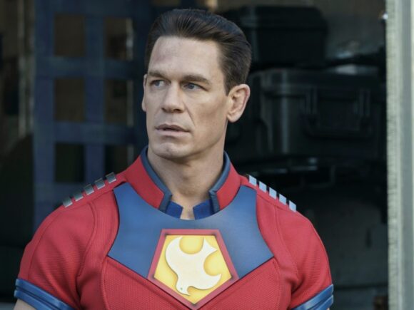 O Futuro de Peacemaker no DCU: James Gunn Acena para um Filme Após a 2ª Temporada?