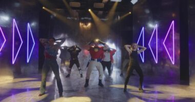 Peacemaker Temporada 2: James Gunn Detalha Nova Cena de Dança e Revela o Pior Dançarino do Elenco