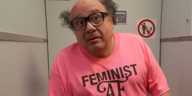 Reunião épica: elenco de Taxi, de Danny DeVito, se encontra após 42 anos
