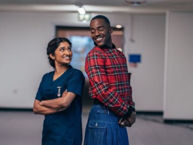 Produtora de Doctor Who defende Ncuti Gatwa e Jodie Whittaker