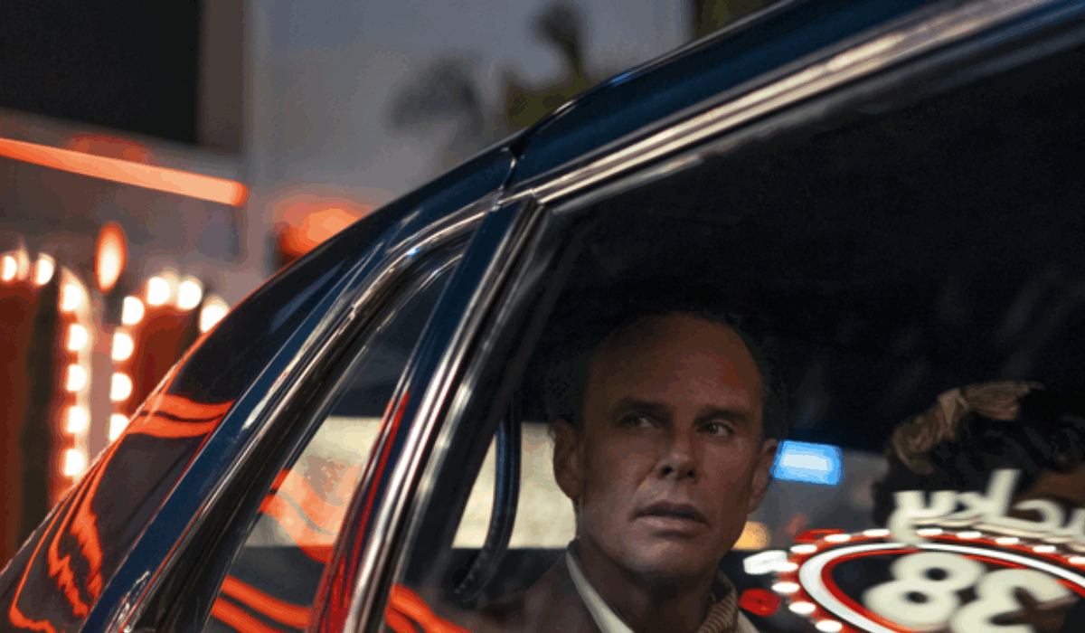 Justin Theroux em Fallout: Temporada 2 reimagina o icônico Mr. House