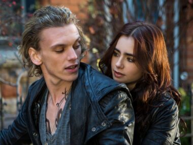 Flop de Jamie Campbell Bower em adaptação de YA
