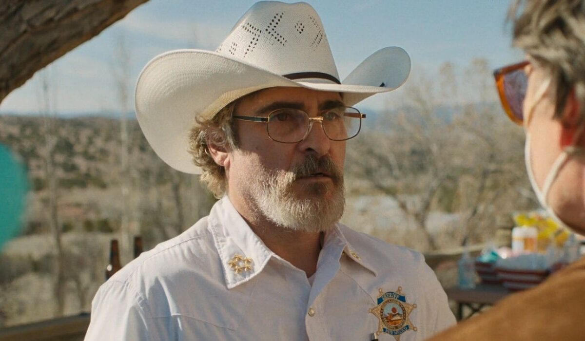 Joaquin Phoenix Sai, Ethan Hawke Entra: O Romance Cancelado de Todd Haynes