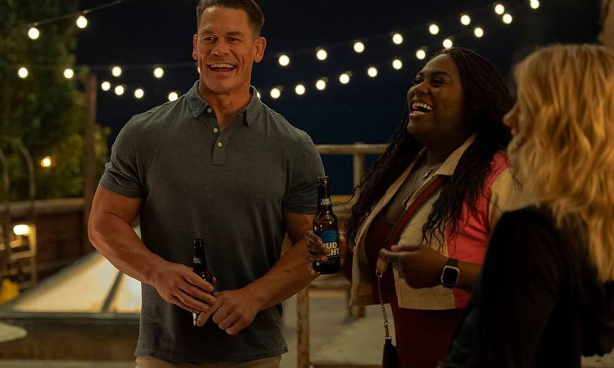 James Gunn e elenco de Peacemaker comentam a 2ª temporada e universos alternativos