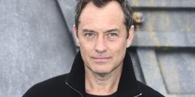 Jude Law como Putin: 1ª imagem do filme choca!