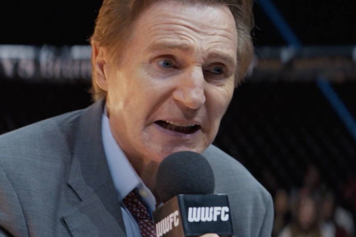 Liam Neeson em cena deletada de The Naked Gun